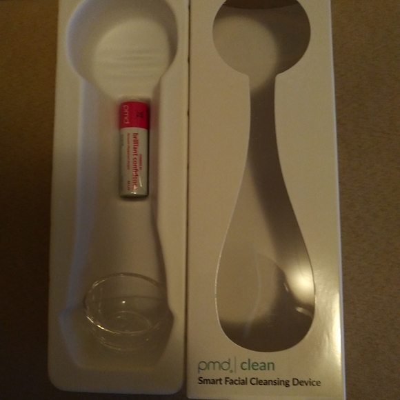 PMD Smart Facial Cleansing Device - Picture 3 of 3